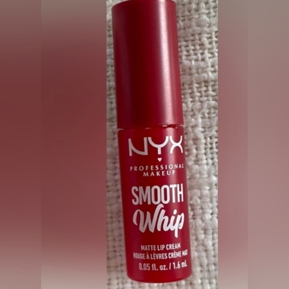 Brand New NYX smooth whip lip cream - Picture 2 of 3
